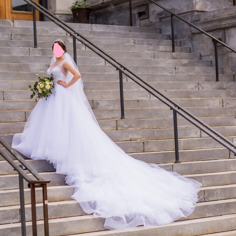 Casablanca wedding gown **Veil and crown included*